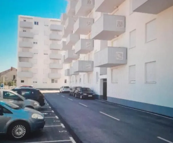 Alexandre アパート ザダル